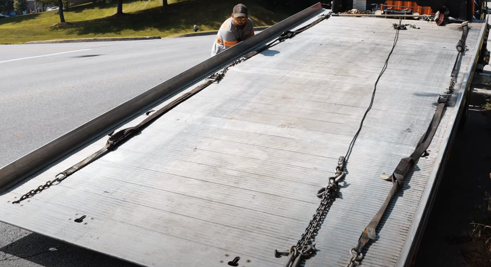 Palmview Towing Service - Professional flatbed towing equipment Professional tow truck flatbed ready for vehicle recovery in Palmview, TX