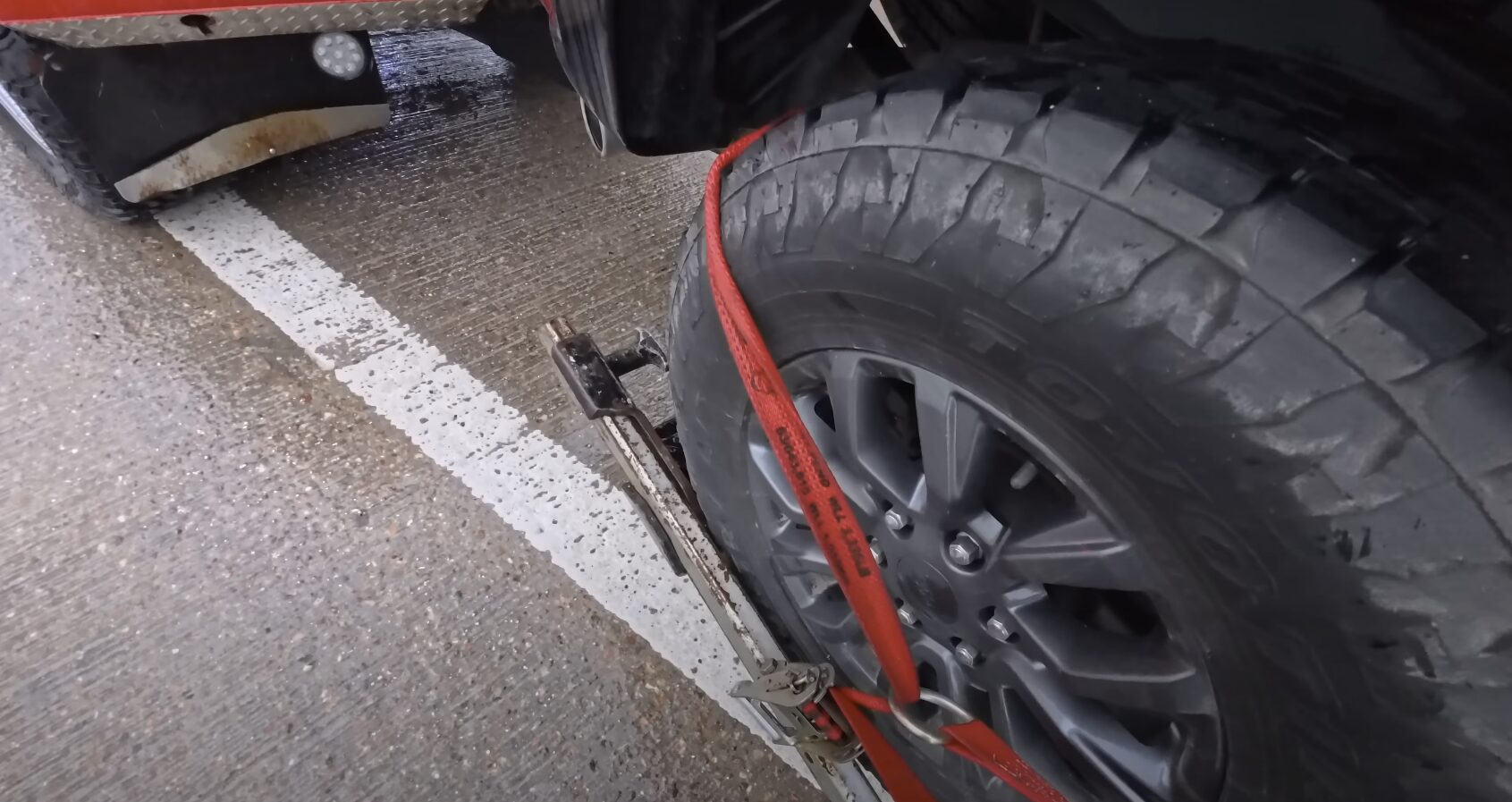 Roadside Assistance Service - On-site Help in Palmview, TX Roadside assistance service helping stranded vehicle in Palmview, TX