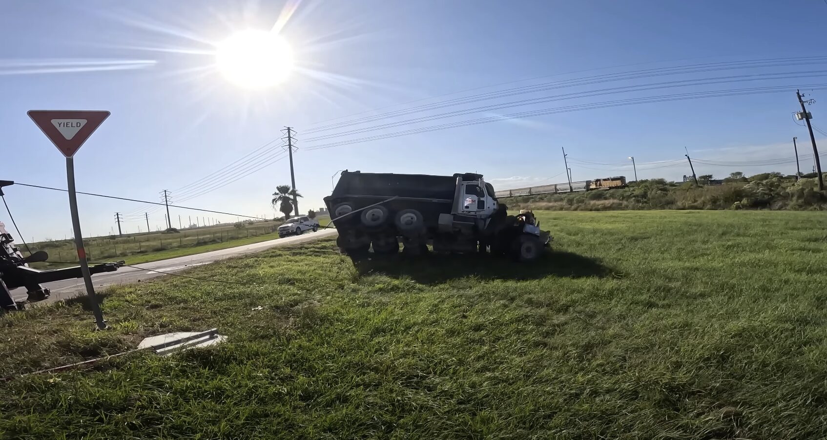 Professional Heavy-Duty Towing - Commercial vehicle recovery in Palmview, TX Heavy-duty towing truck recovery operation in Palmview, TX